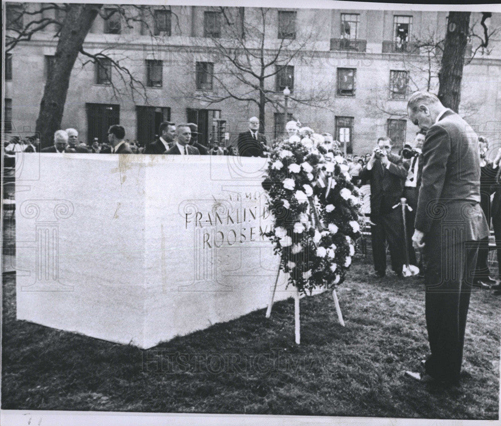 1965 Press Photo President Johnson at Roosevelt Memorial - Historic Images