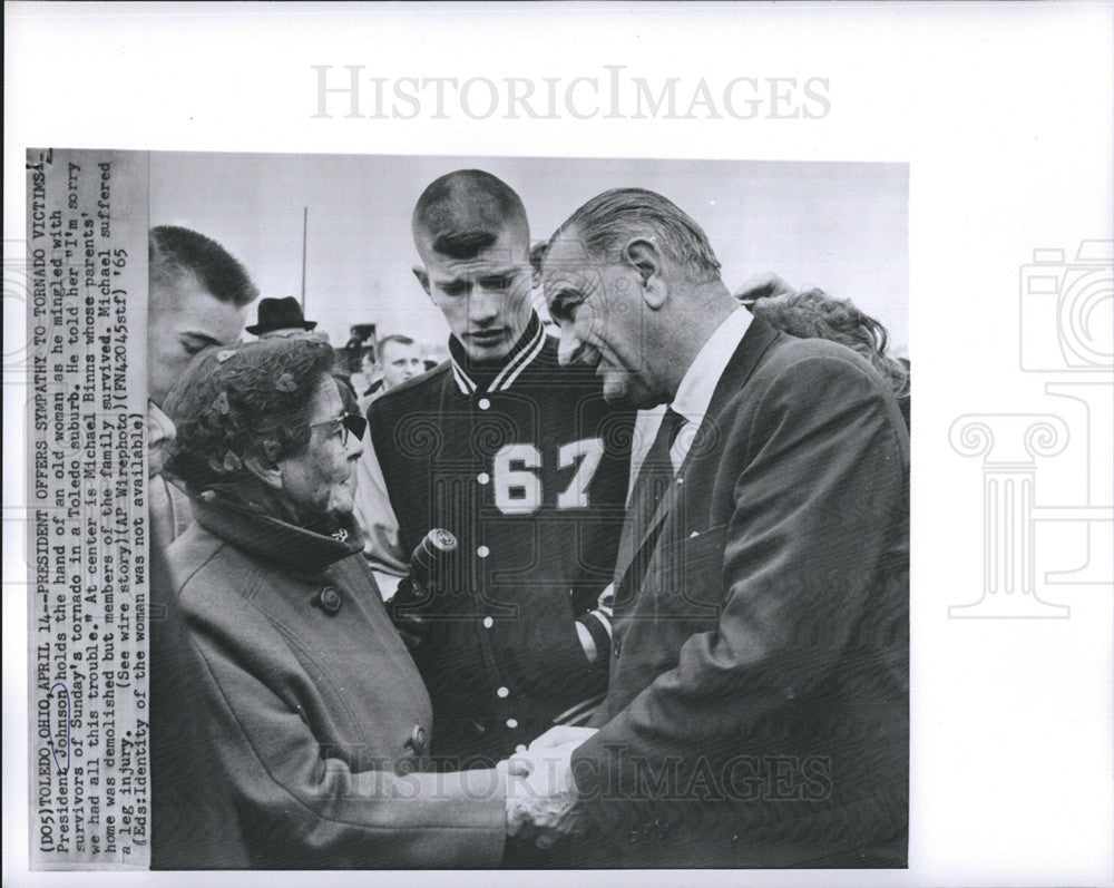 1965 Press Photo President Johnson Offers Sympathy to Tornado Victims - Historic Images