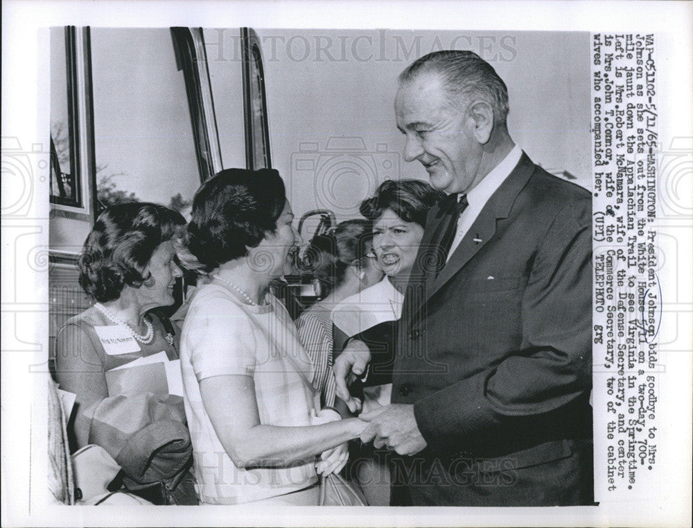 1965 Press Photo Pres.Johnson goodbyes to Mrs.Johnson. - Historic Images