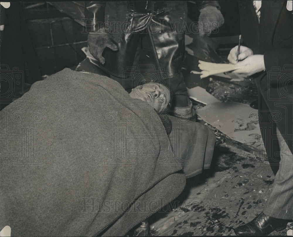 1948 Press Photo Injured men after explosion at Provus Bros. Furniture, Chicago. - Historic Images