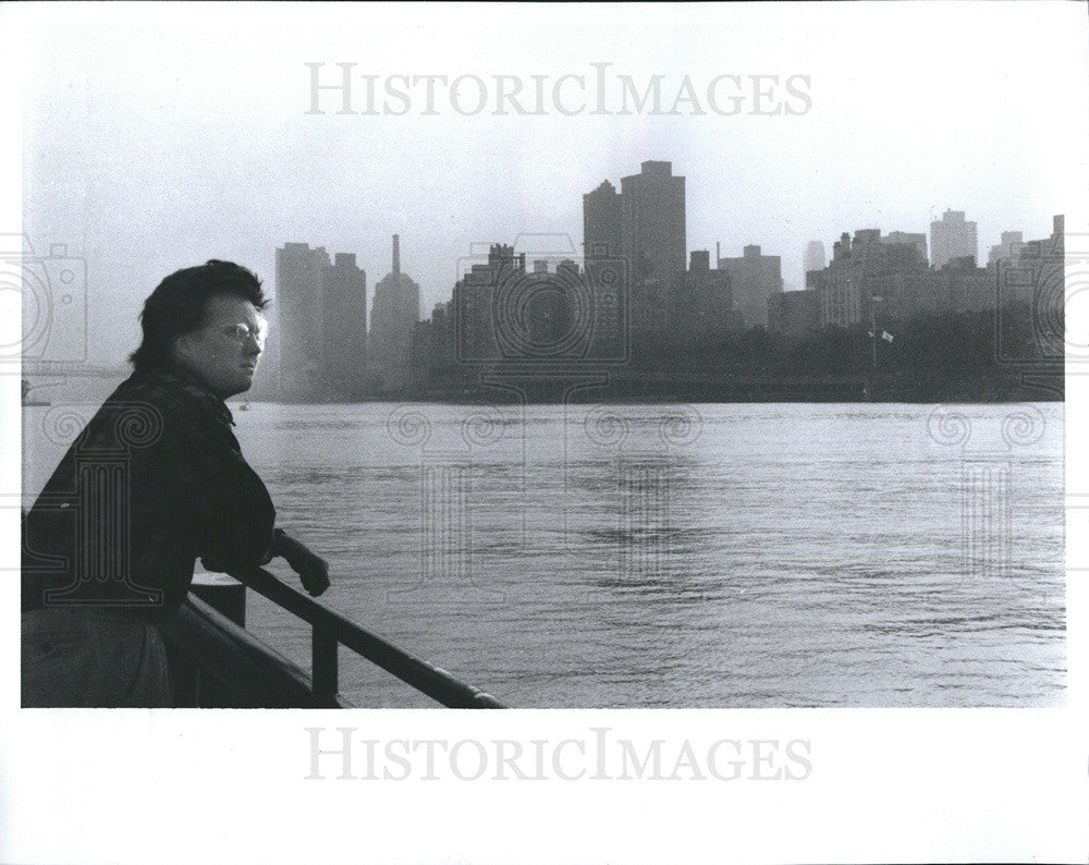 1990 Press Photo A passenger rides Pan Am&#39;s Water Shuttle on the East River, off Manhattan. - Historic Images