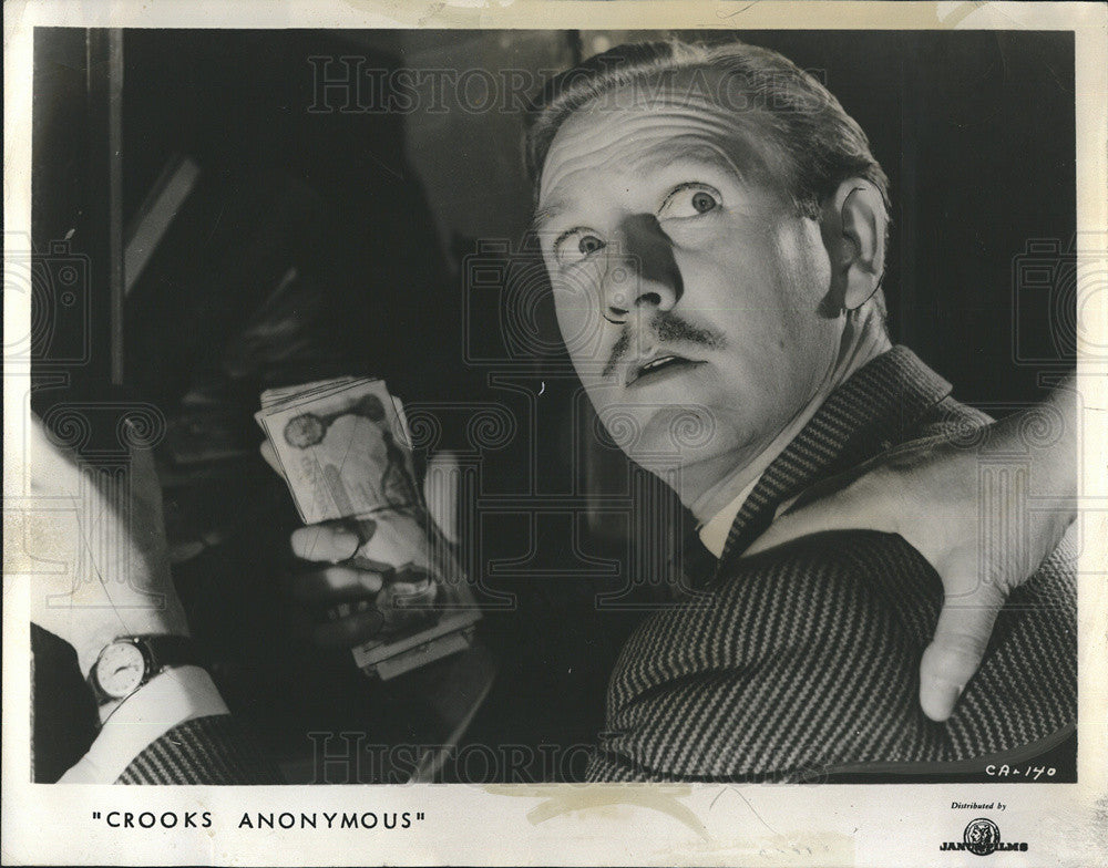 1963 Press Photo Actor Leslie Phillips in &quot;Crooks Anonymous&quot; - Historic Images