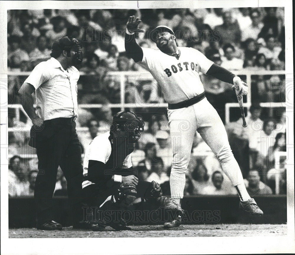 1977 Press Photo Boston&#39;s George Scott has disagreement with umpire Al Clark - Historic Images