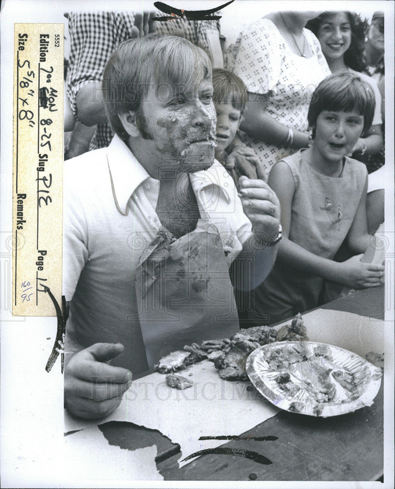 1975 Press Photo State Fair Pie Eating Contest James Miller - Historic Images