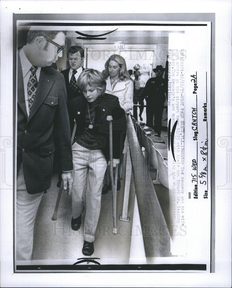 1973 Press Photo Edward Kennedy Jr Leaving Hospital - Historic Images