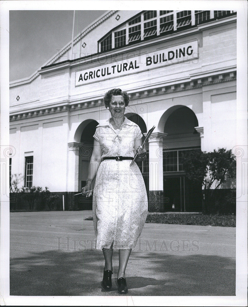 1953 Press Photo Wilma Lundberg at state fair - Historic Images