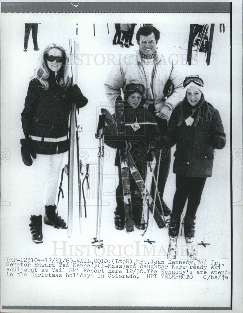 1969 Press Photo Mrs, Joan Kennedy, Ted Jr and Senator Edward Ted Kennedy - Historic Images