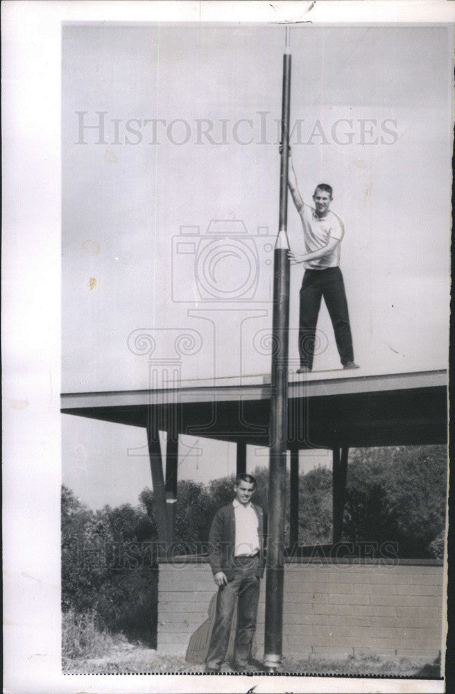 1960 Press Photo Rocket Built by High School Students - Historic Images