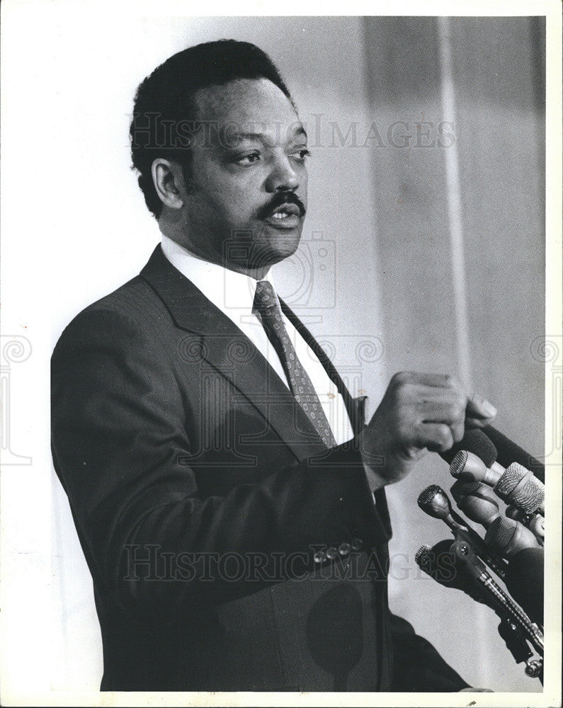 1988 Press Photo Jesse Jackson at Press Conference Hyatt Regency - Historic Images