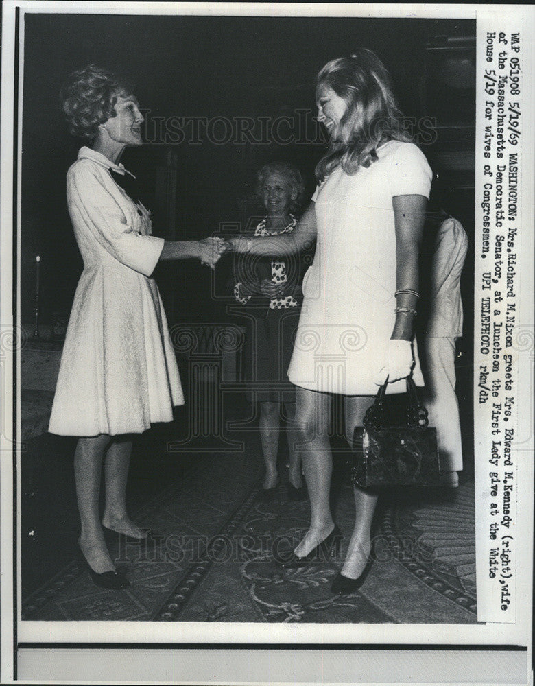 1969 Press Photo Mrs. Richard Nixon greets Mrs. Edward Kennedy. wife of Senator - Historic Images