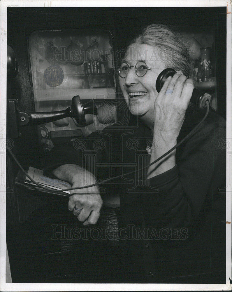 1945 Press Photo Mrs. John Marden rural telephone - Historic Images