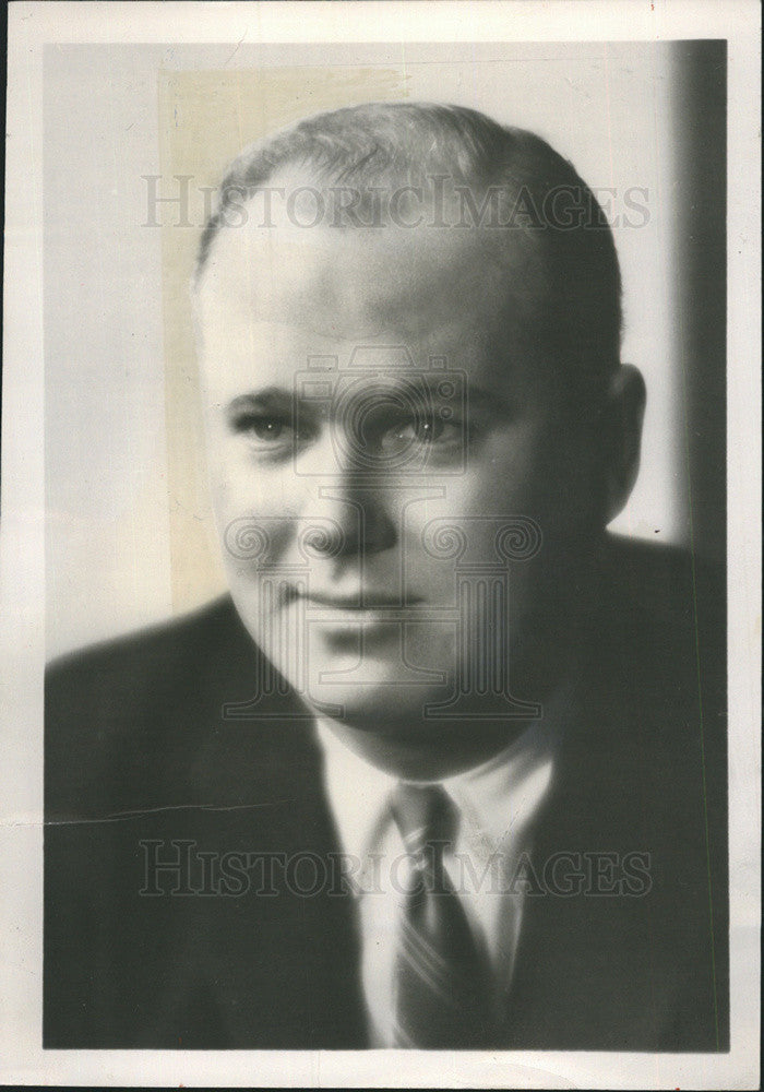 1956 Press Photo Elliott M. Moore, radio and television Director for Erwin, Wase - Historic Images