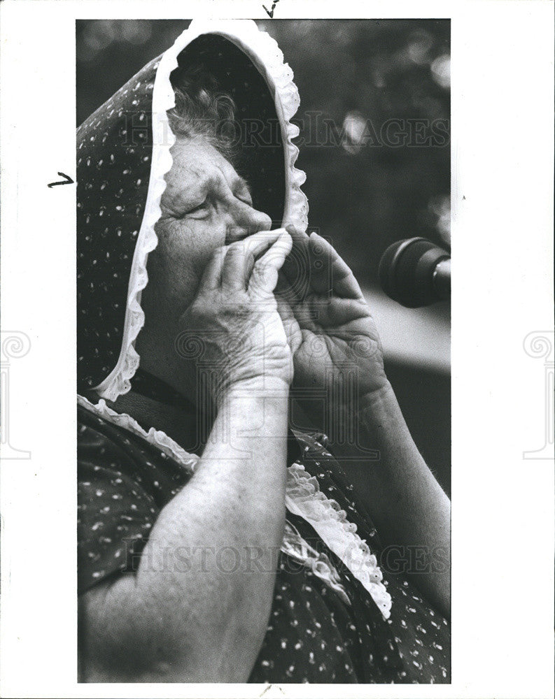 1988 Press Photo Inza Bristle at the Fair in a calling contest - Historic Images