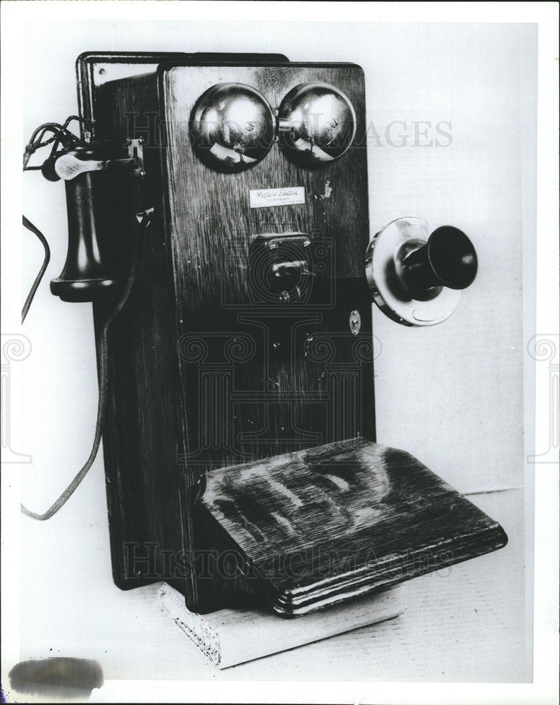 1984 Press Photo Wall phone with built in handcrank from 1980's to 1930s - Historic Images