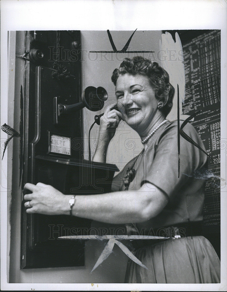 1955 Press Photo A clerk in Boston&#39;s City Hall using the original phone - Historic Images