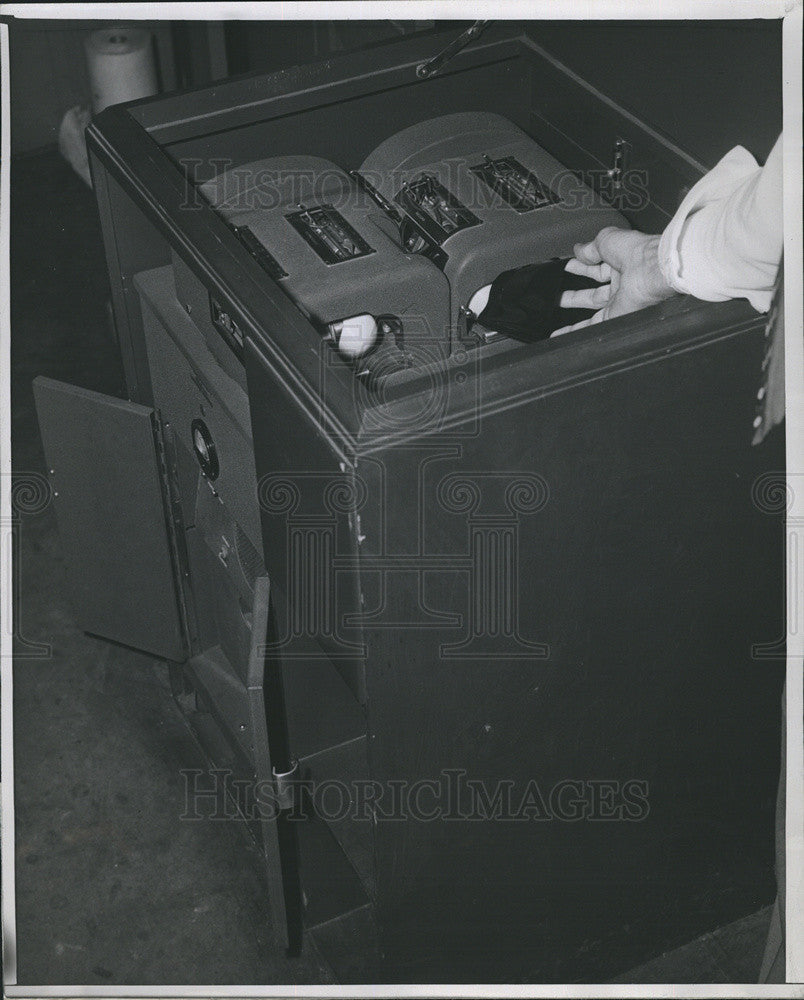 1951 Press Photo Singit a machine used to make  long distance telephone calls - Historic Images