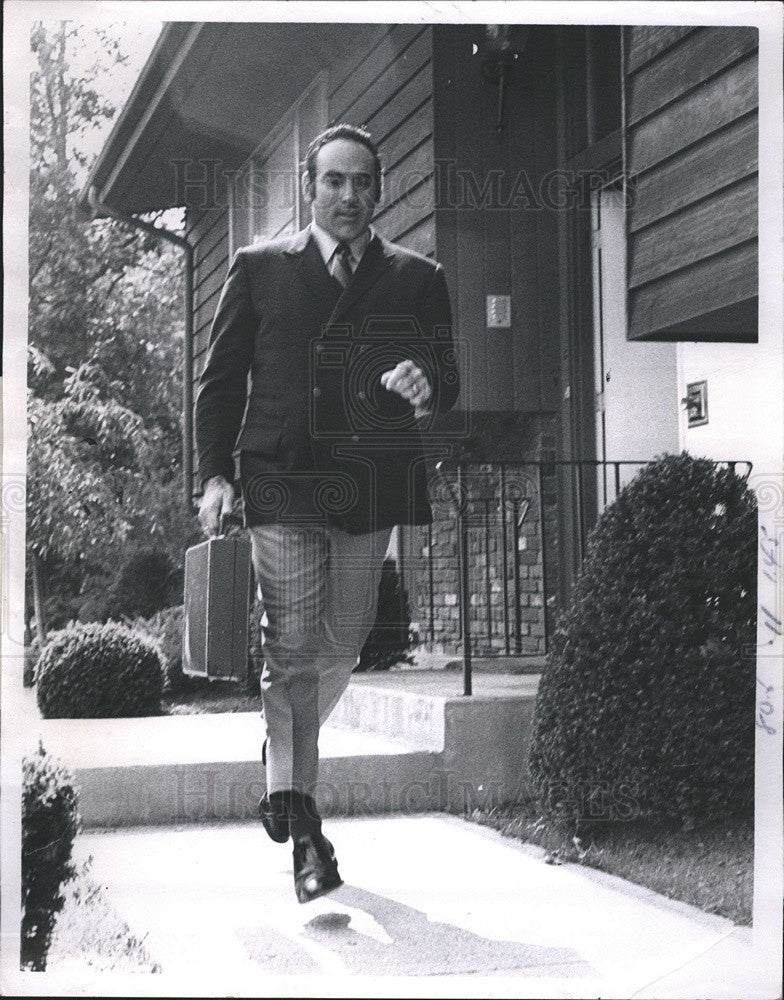 1969 Press Photo Attorney Bob Woolf - Historic Images