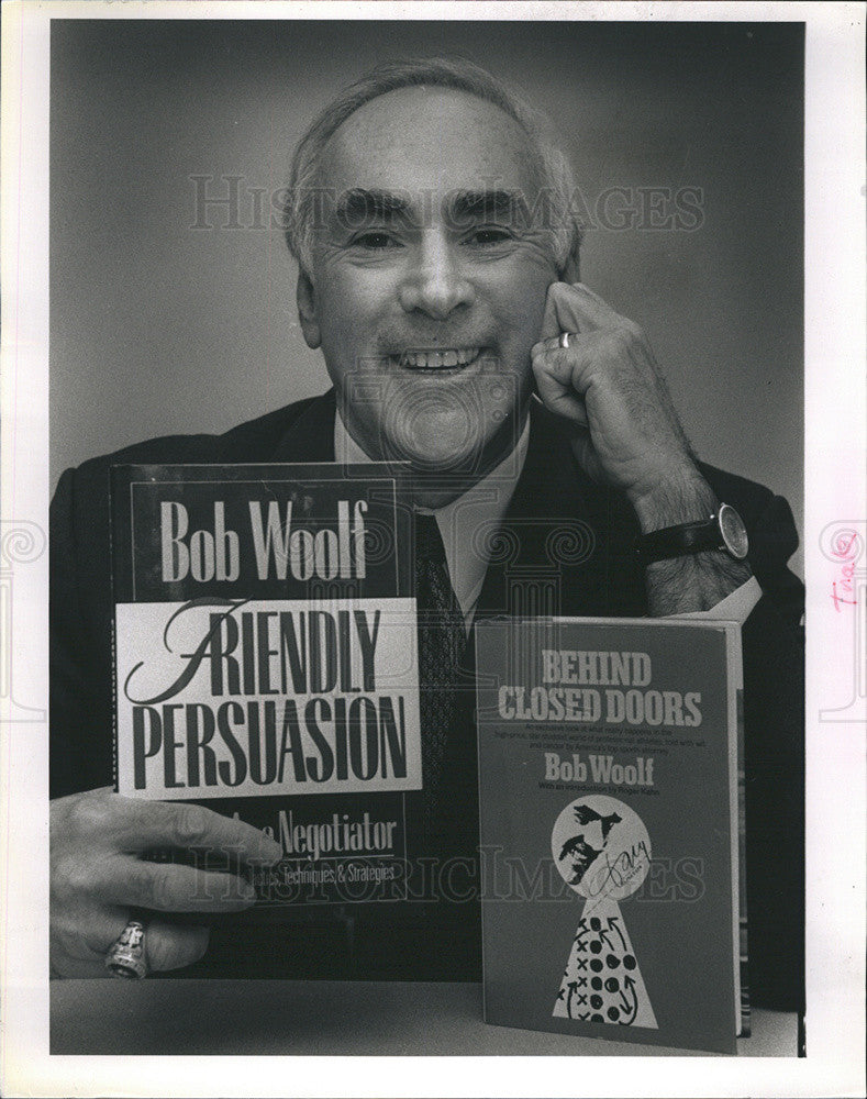 1992 Press Photo  Agent/author Bob Woolf and his book - Historic Images