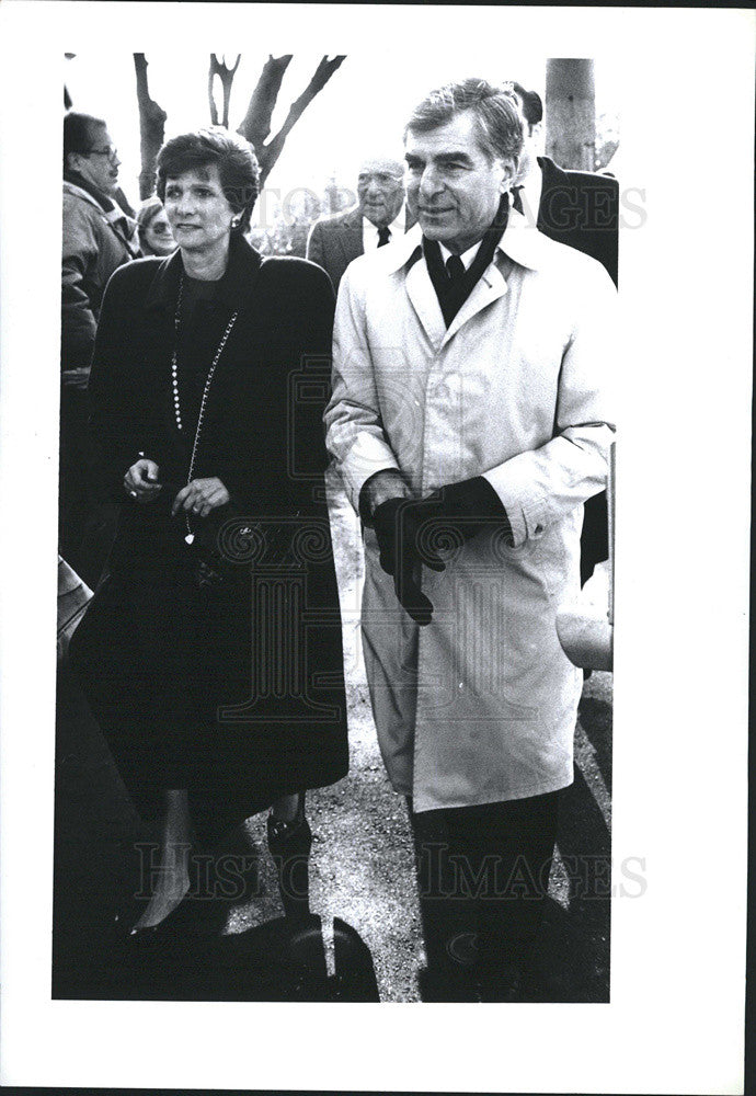 1993 Press Photo Bob Woolf funeral. Dukakis and Kitty - Historic Images