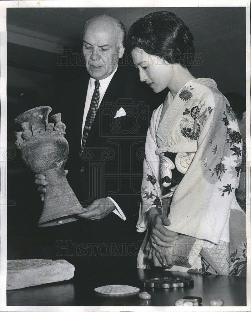 1960 Press Photo Princess Michiko And Dr Richard Fuller At Japan Exhibit Museum - Historic Images