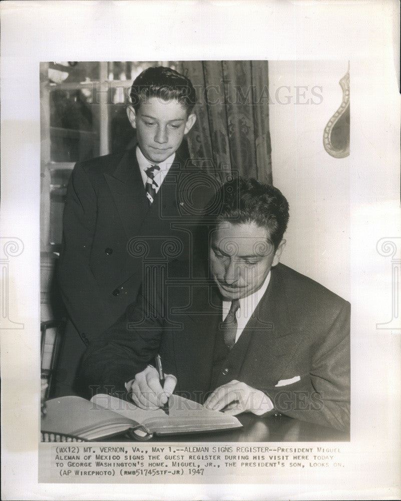 1947 Press Photo President Miguel Aleman Mexico Guest Register George Washington - Historic Images