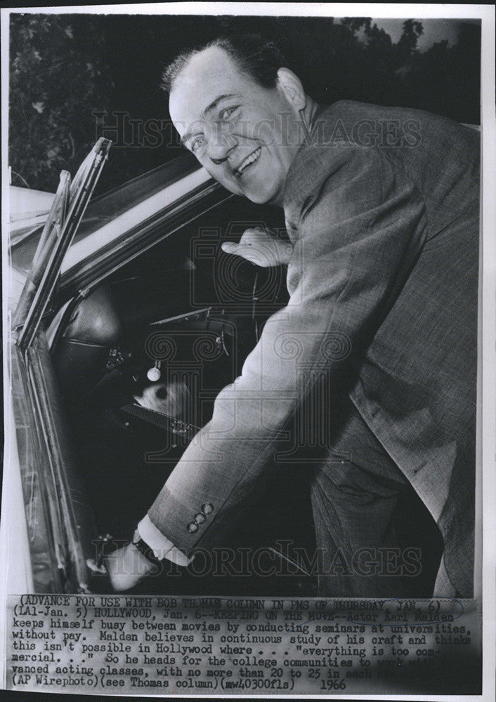 1966 Press Photo Karl Malden keeps himself busy by conducting semminars - Historic Images