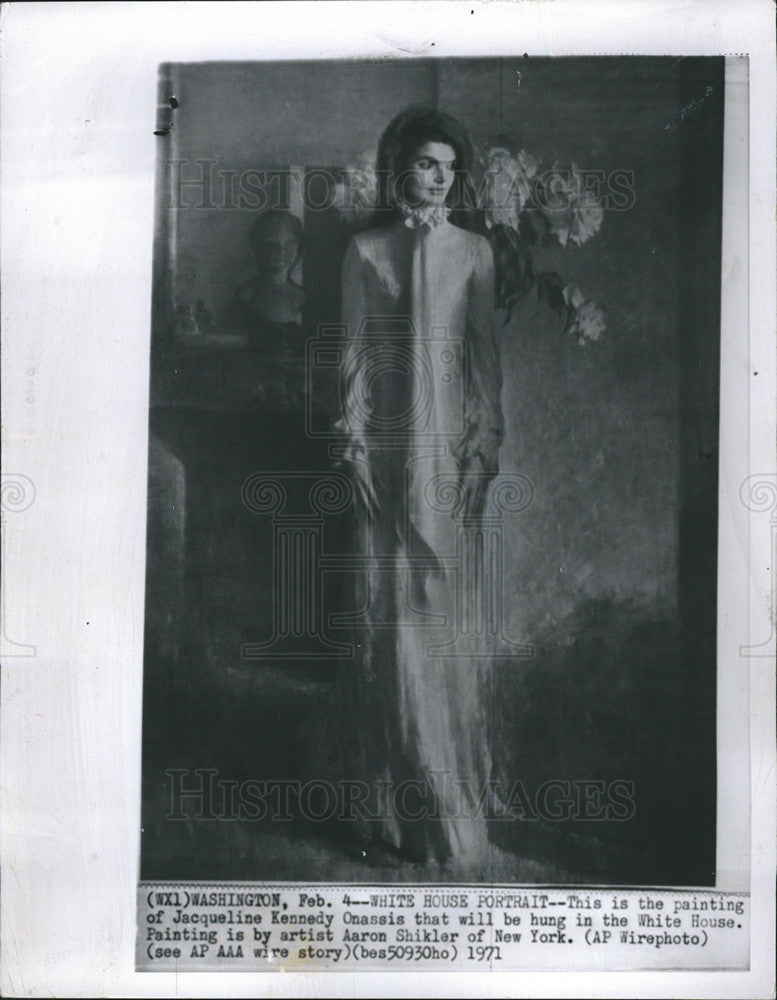 1971 Press Photo Painting Of Jackie Onassis Hung In White House By Aaron Shikler - Historic Images