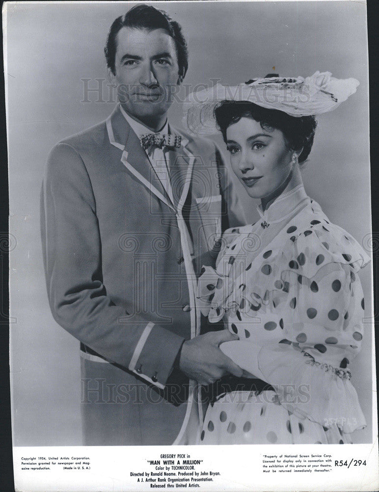 1954 Press Photo Gregory Peck And Jane Griffith in "Man With A Million" COPY - Historic Images