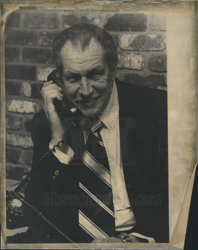 1973 Press Photo Vincent Price on Phone - Historic Images