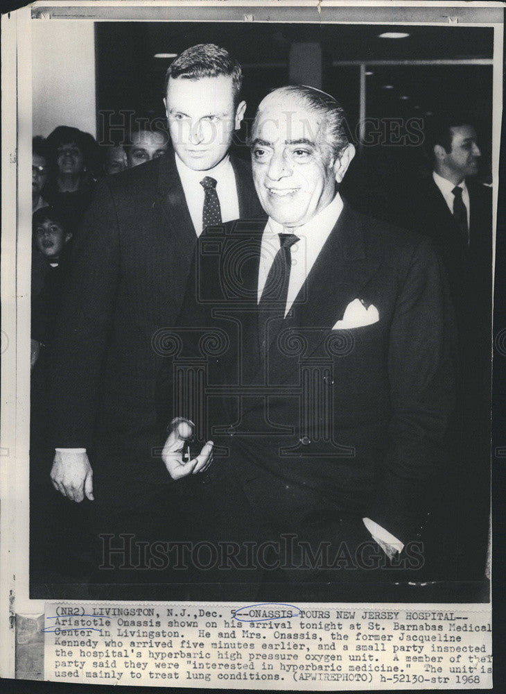 1968 Press Photo Aristotle Onassis At  Medical Center Interested In Hyperbaric - Historic Images