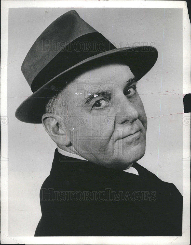 1957 Press Photo Walter Winchell In &quot;The Walter Winchell File&quot; Premiere On ABC - Historic Images