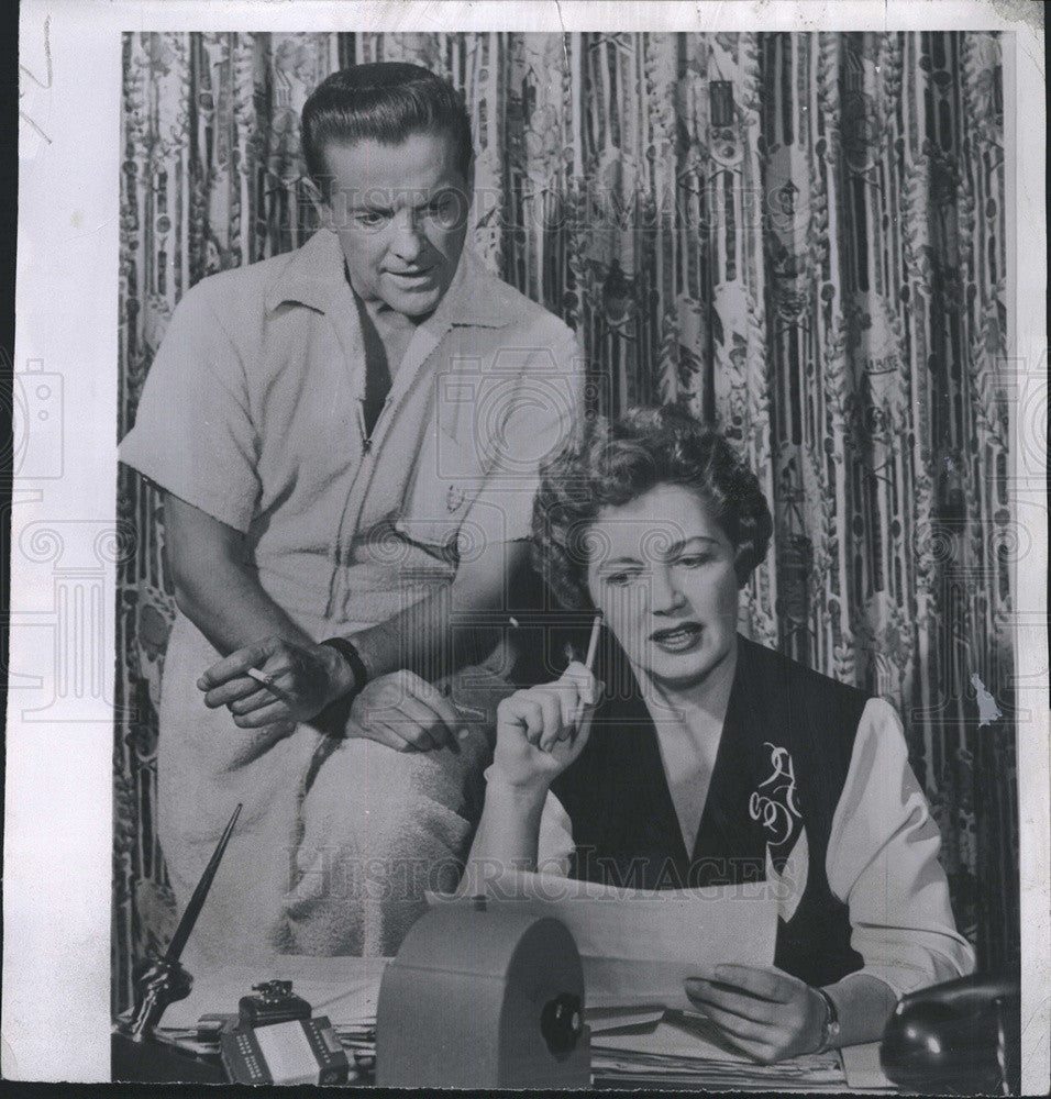 1955 Press Photo Robert Cummings And Wife Mary Go Over Books For Taxes - Historic Images