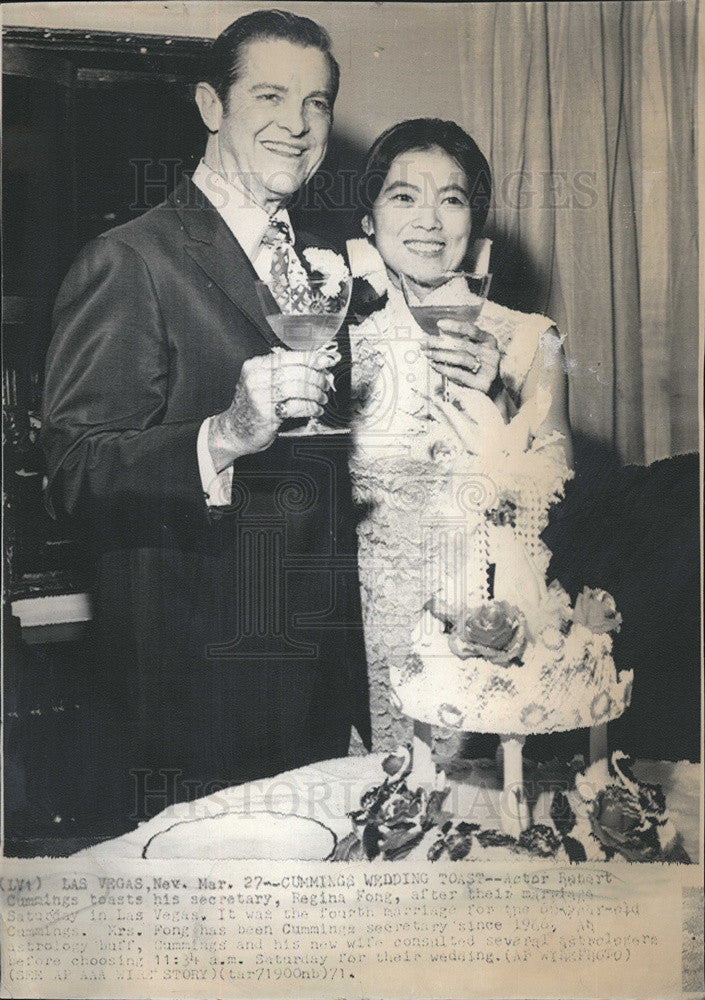 1971 Press Photo Bob Cummings Toast Secy Regina Wong After Their Marriage - Historic Images