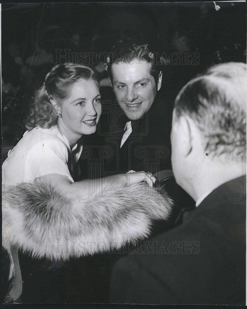 1948 Press Photo Bob Cummings And Wife Mary At New Play In Hollywood - Historic Images