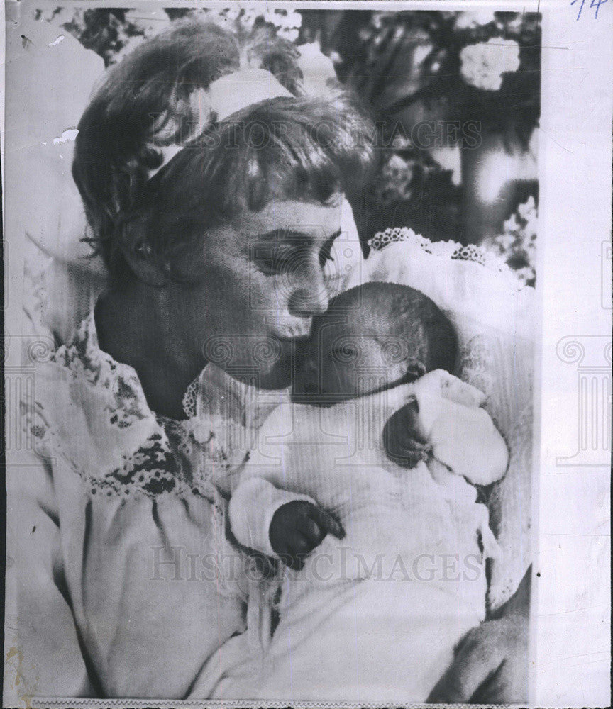 1962 Press Photo Actress Marie Schell Kisses her son in Germany - Historic Images