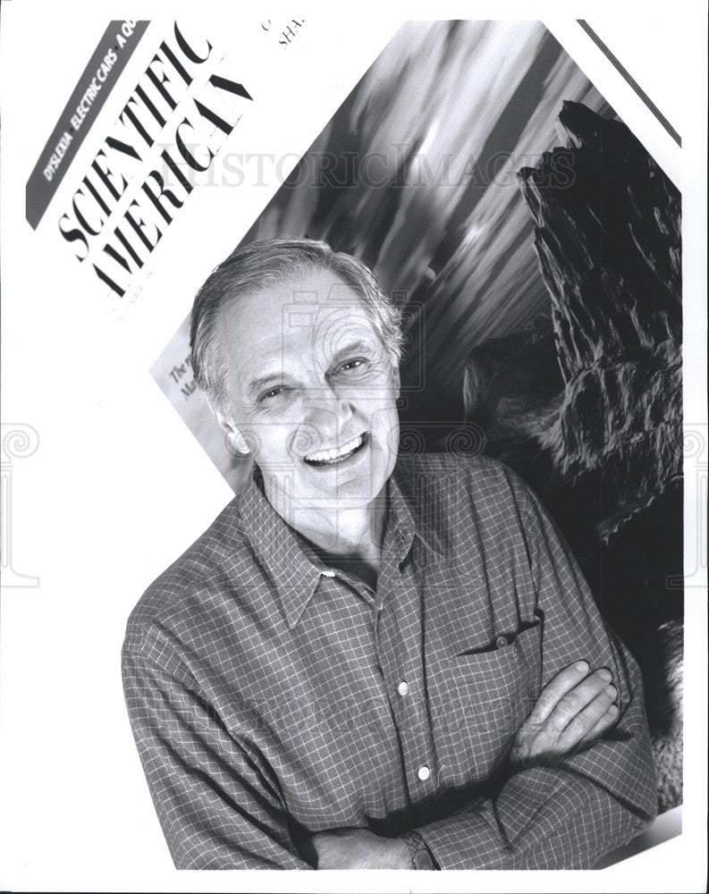 1997 Press Photo Alan Alda scientific American Frontiers - Historic Images