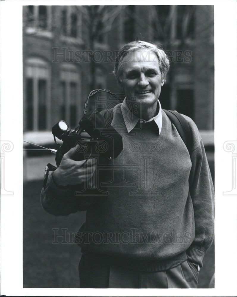 1996 Press Photo Actor/host Alan Alda - Historic Images