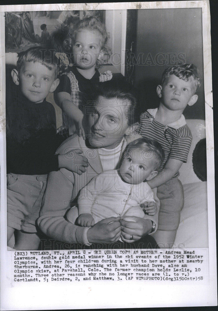 1958 Press Photo Andrea Lawrence Skater Takes Her Children to Visit Grandmother - Historic Images