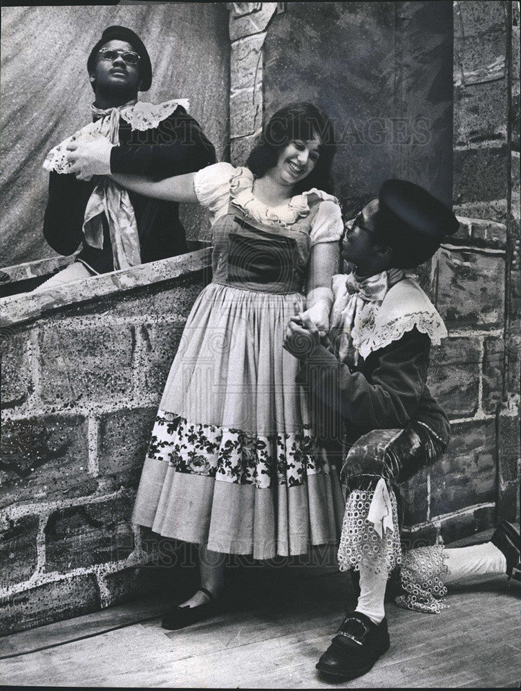 1973 Press Photo Senn High School Production of &quot;Patience&quot; - Historic Images