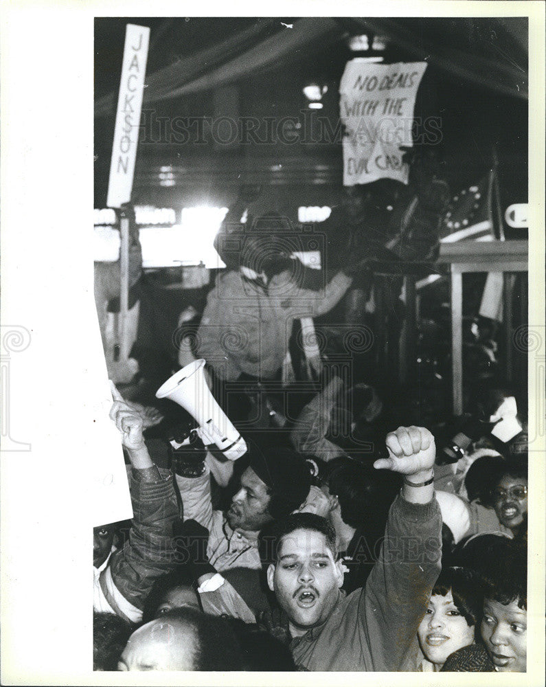 1987 Press Photo City Hall Demonstrations In Support of Timothy Evans For Mayor - Historic Images