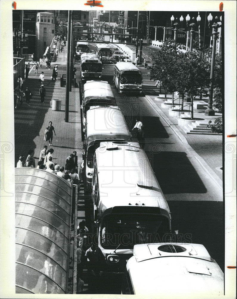 1985 Press Photo CTA Buses in Chicago,Ill - Historic Images