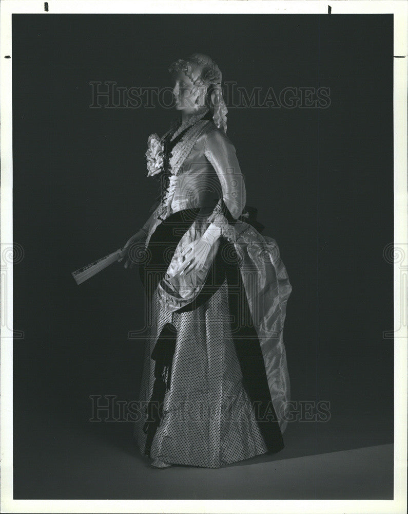 1989 Press Photo Proper Lady&#39;s Fashion From 1880&#39;s New York-Chgo Historical Scty - Historic Images