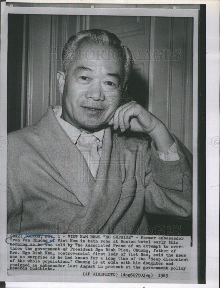 1963 Press Photo Tran Van Chuong Of Vietnam In Bath Robe At Boston Hotel - Historic Images