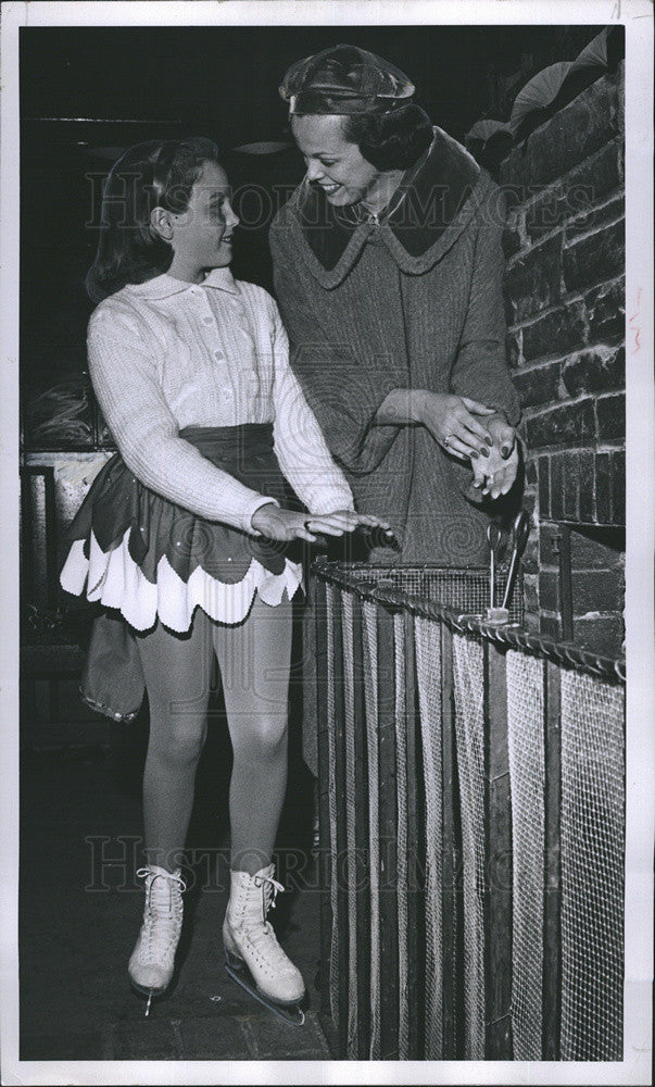 1959 Press Photo Monty Campbell, Mrs Donald Campbell, Figure Skating Club Show - Historic Images