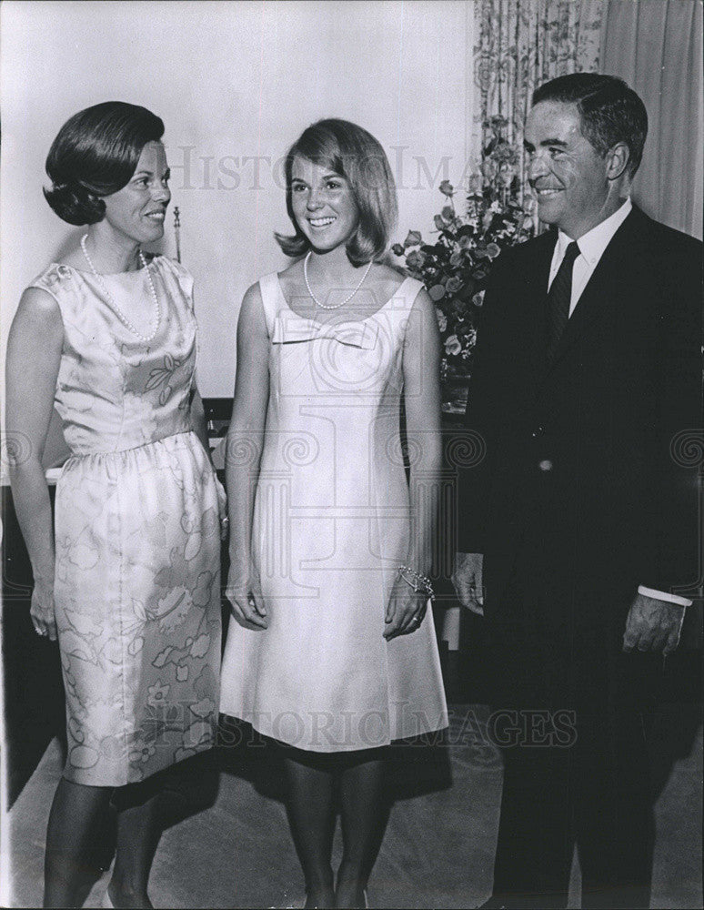 1966 Press Photo Mr, Mrs Donald Carr Campbell, Louise Campbell - Historic Images