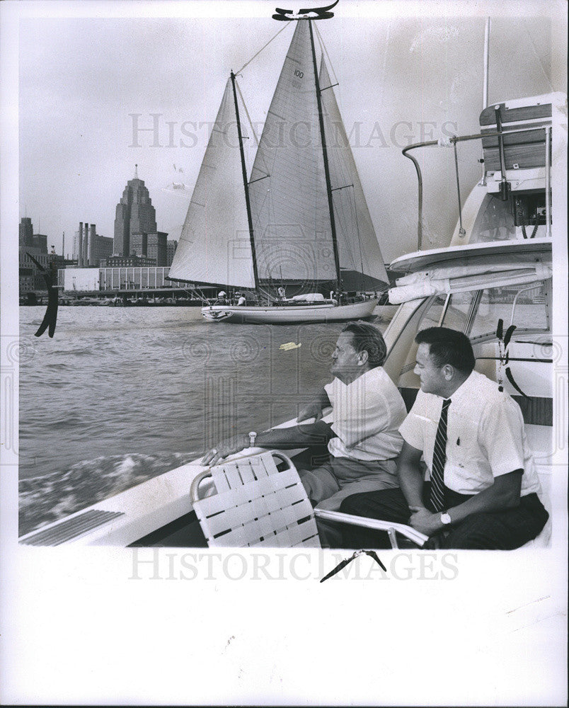 1962 Press Photo J. Alfred Brow &amp; Ivan Fiscus Bayview Yacht Club. - Historic Images