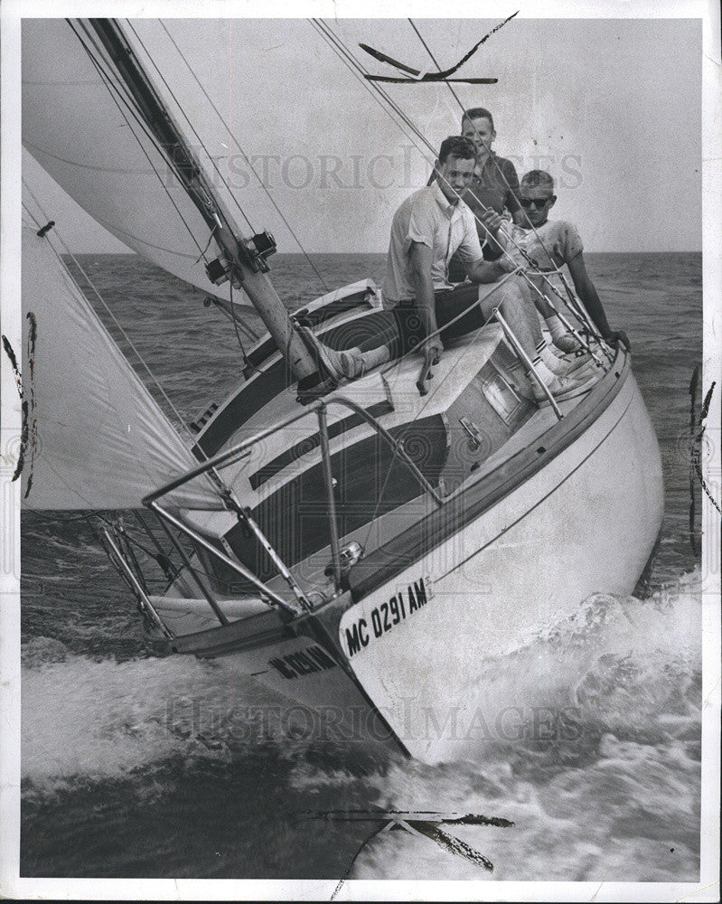 1963 Press Photo the &quot;Crusader&quot; Sail Boat cruising with owner Jim Nye. - Historic Images