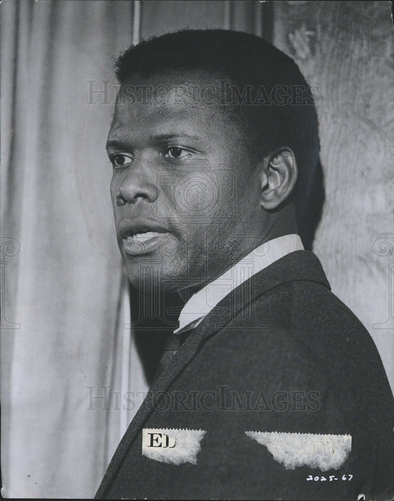 1969 Press Photo Sidney Poitier in "The Lost Man." - Historic Images