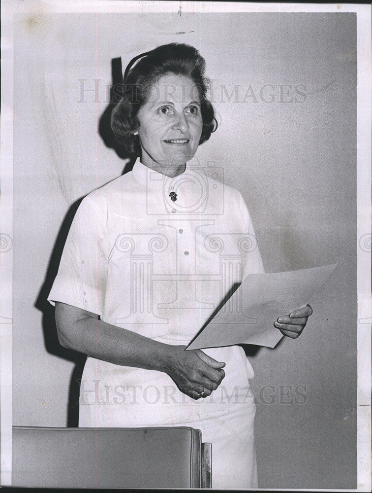 1964 Press Photo Luella Hennessey, &quot;Ted&#39;s&quot; private nurse - Historic Images