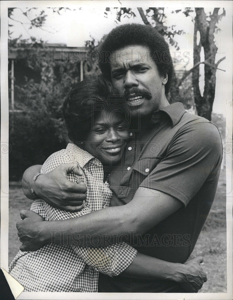 1976 Press Photo  Cicely Tyson and Robert Hooks in "Just an Old Sweet Song."
" - Historic Images